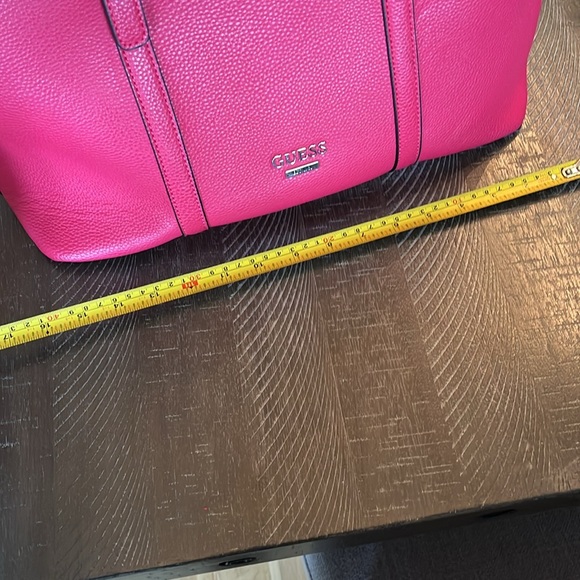 Large Guess purse/handbag - Picture 4 of 6